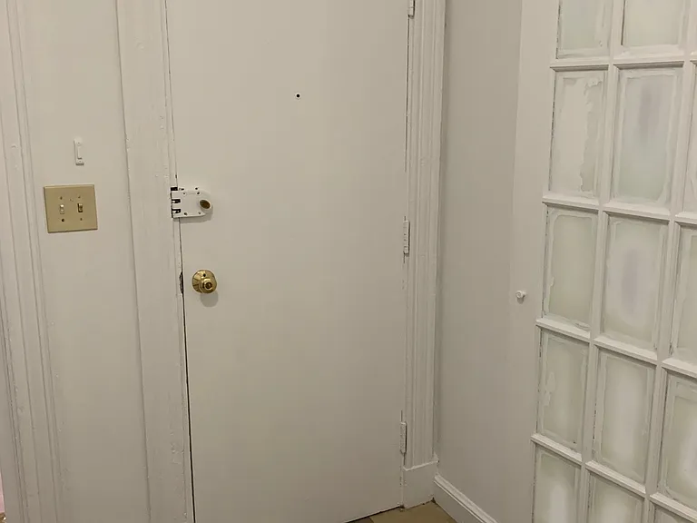 752 Huntington Ave #1B — Photo 2