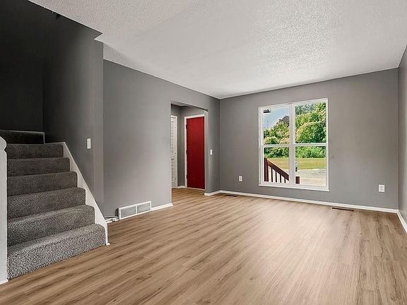 4th image of 813 Lakeview Dr