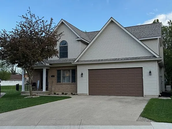 120 Village Green Dr, Sidney, OH 45365