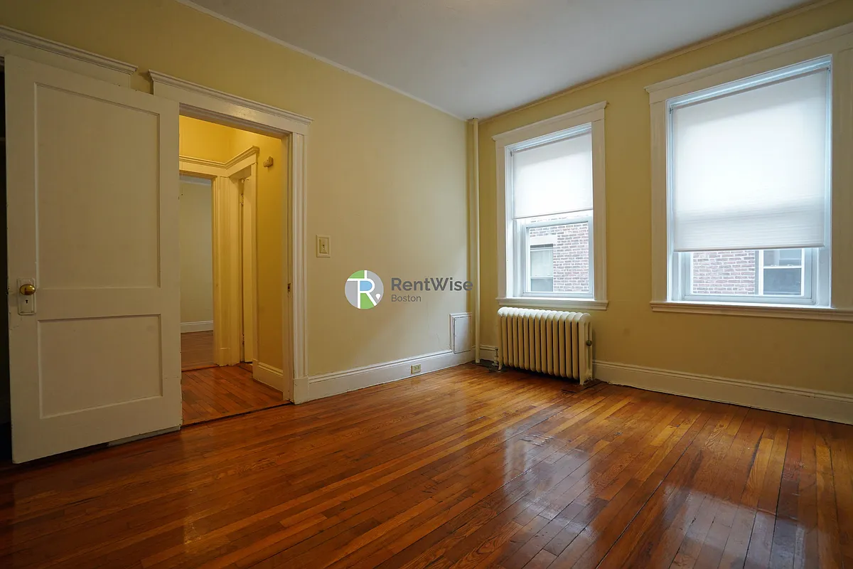 Building Photo - 220 Kelton ST