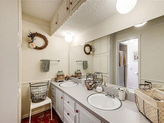5th image of 7432 Meadowbrook Dr