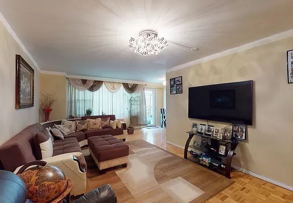 4th image of 2928 W 5th St APT 10D
