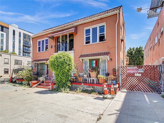 2nd image of 3830 S Figueroa St