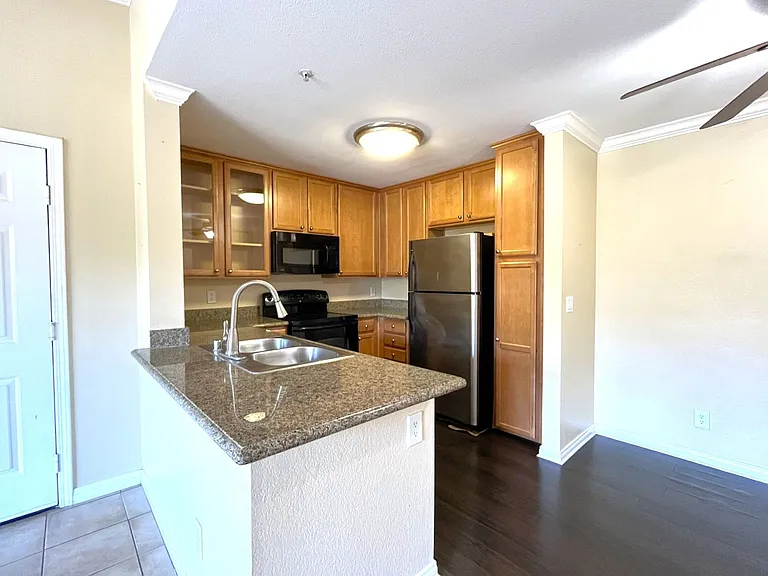 1020 La Terraza Cir #306 — Photo 7
