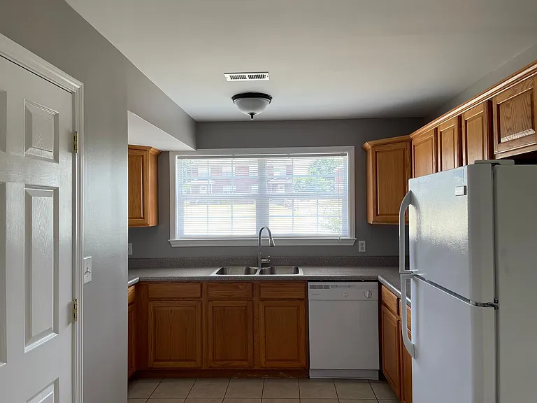 625 Hampton Way #2 — Photo 3