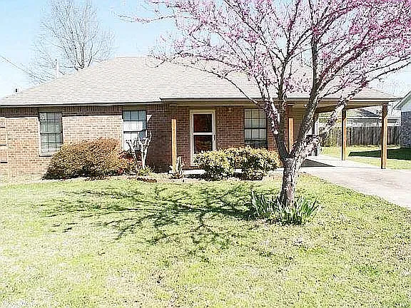 2216 Jonathan Ln — Photo 2
