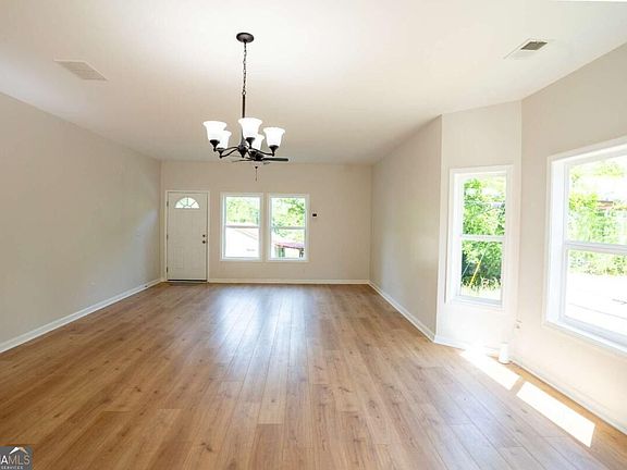3rd image of 119 Jackson St