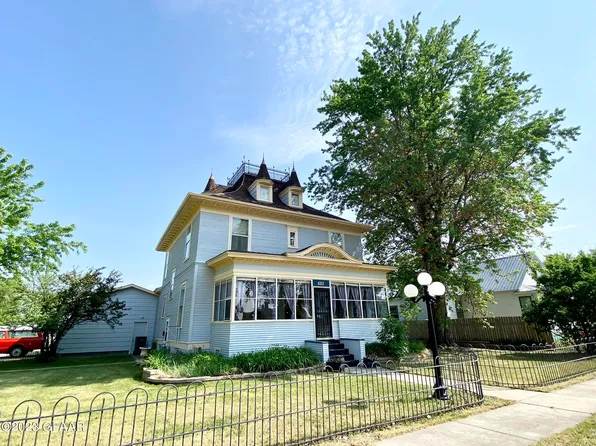 623 8th Ave, Langdon, ND 58249