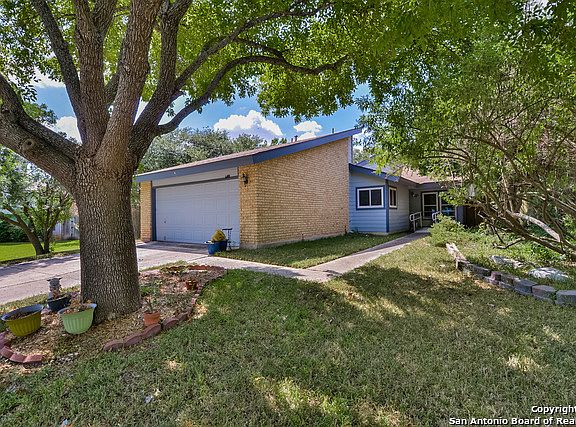 2nd image of 6450 Club Oaks St