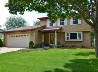 1140 N Glenwood Cir, West Bend, WI 53090