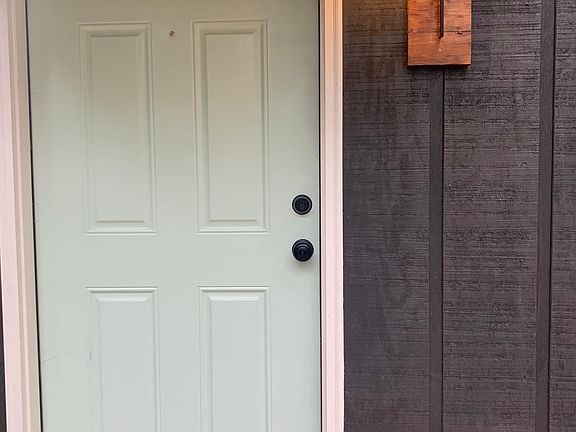 3rd image of 118 W 8th Ave #1