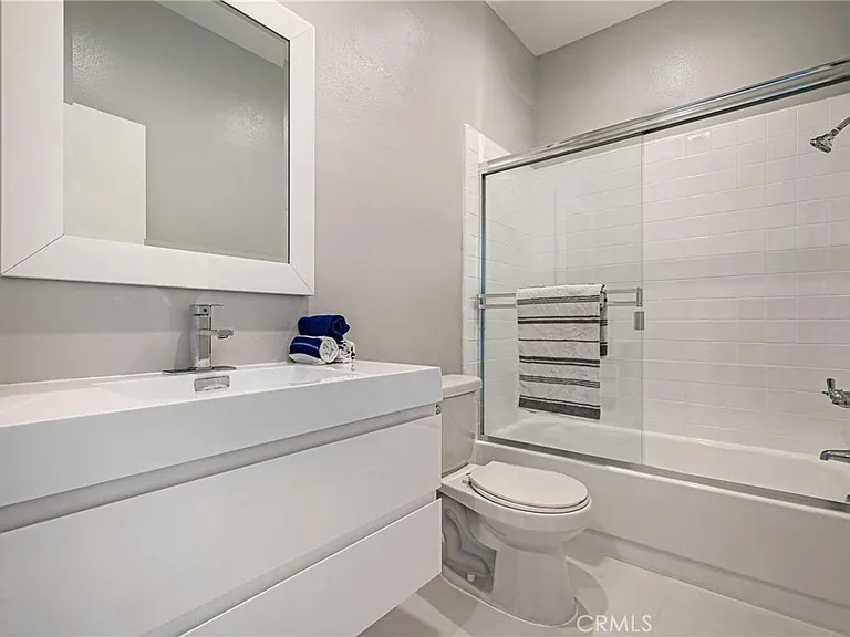 6323 Reseda Blvd #2 — Photo 12