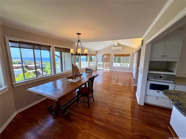 125 Maunalanikai Pl, Honolulu, HI 96816