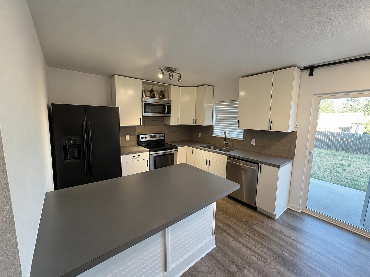4 bed, 1638 sqft, $2,950 — Photo 3