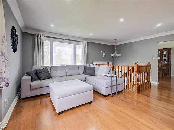 5th image of 4 Ronald Rd