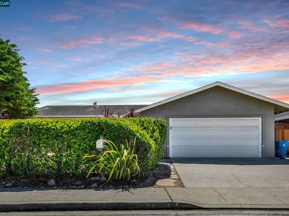423 Casa Del Mar Dr, Half Moon Bay, CA 94019