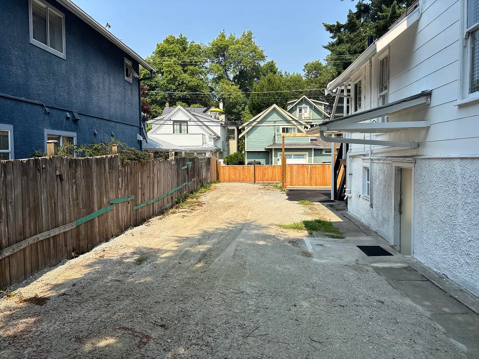 4 bed, $3,900 — Photo 2