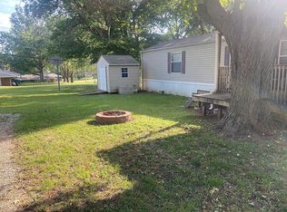 203 Summit Dr, Holton, KS 66436