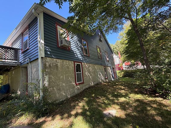4th image of 15 Warsaw Ave