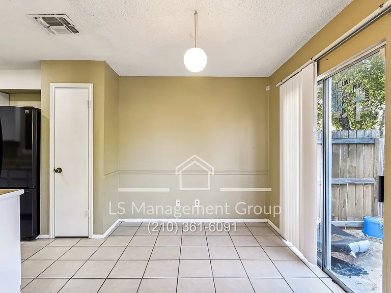 6702 Windsor Holw — Photo 27
