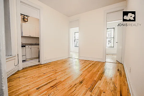 Rented by Jonis Realty | media 9