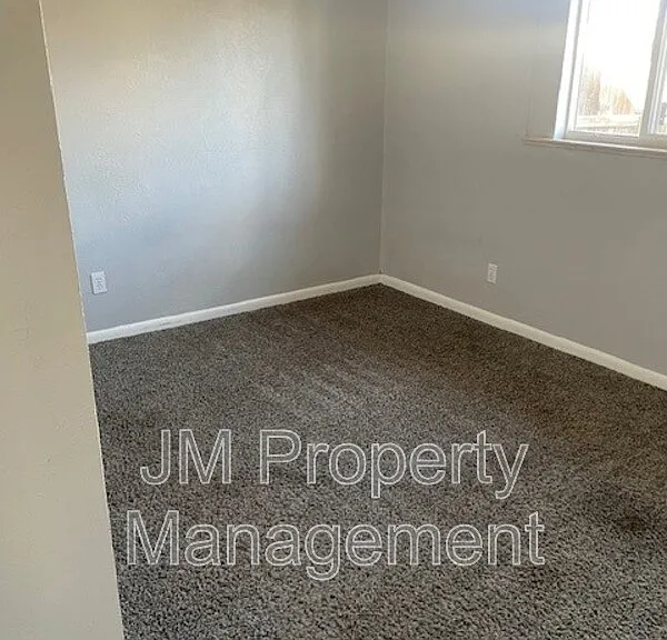 3138 W Dakota Ave — Photo 5