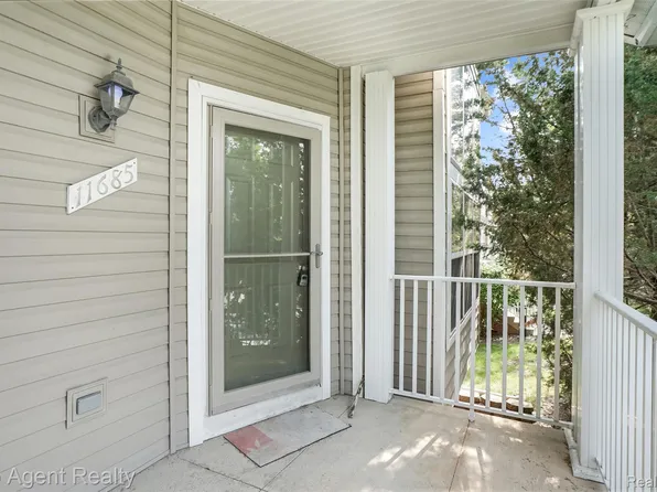 11685 Squiers Blvd, Utica, MI 48315