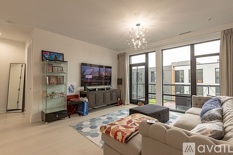 1st image of 1701 W Webster Ave #702WV