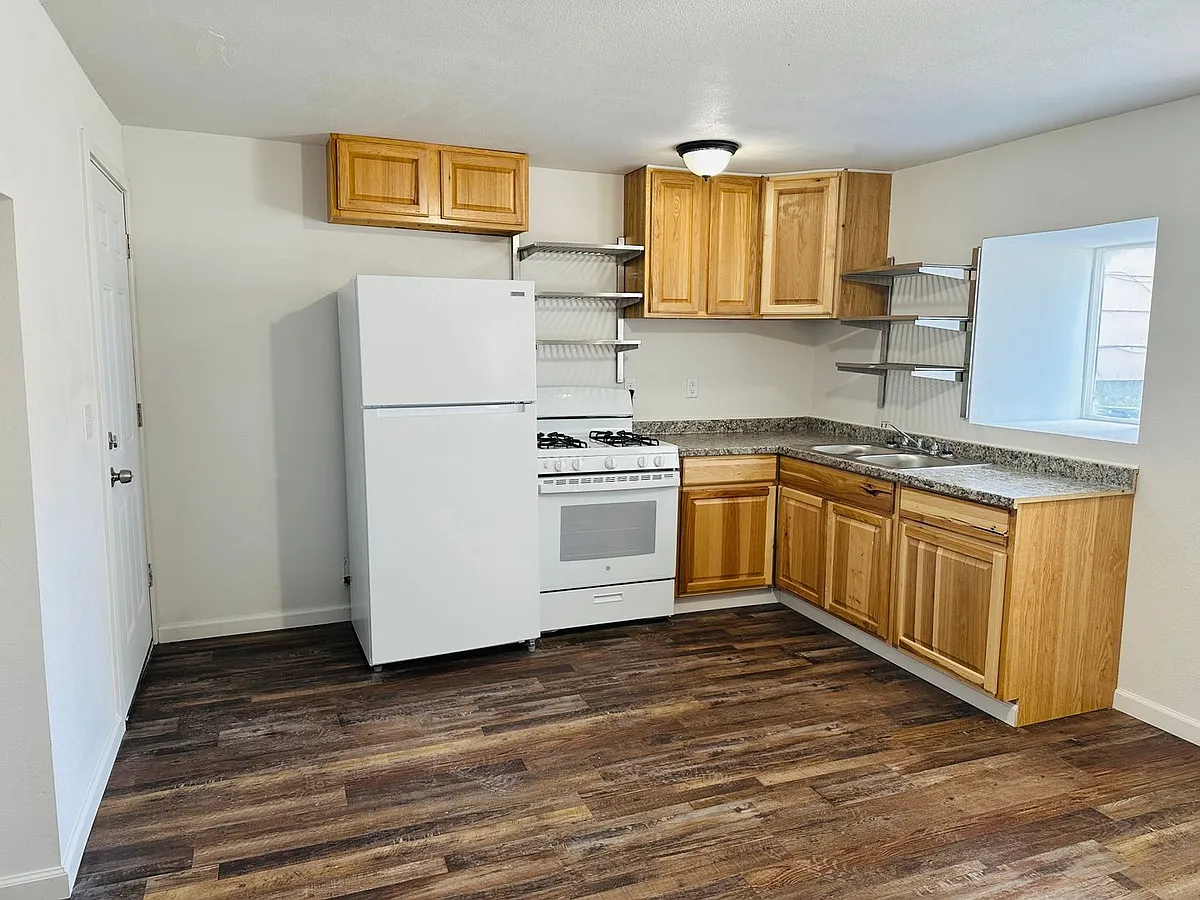 Building Photo - 921 E 4th St #15