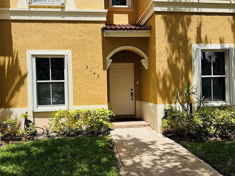 3142 SW 129th Way #156 — Photo 3