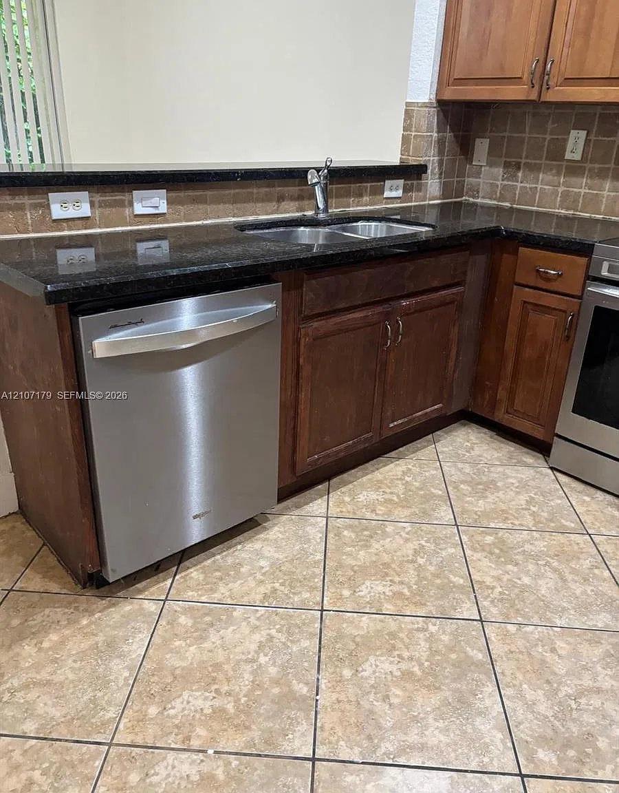 Majorca Isles Ii Condo — Photo 4
