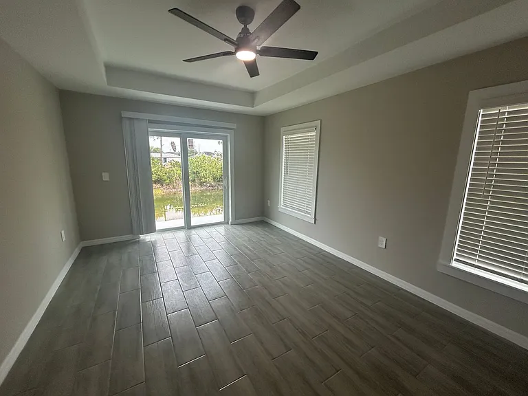 3804 NE 9th Pl — Photo 8