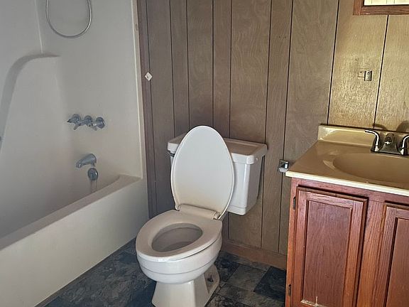 4th image of 104 Carmalt St #A