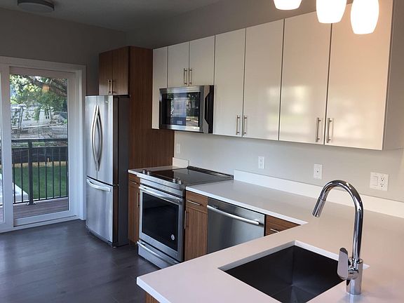 4th image of 999 Hancock St Unit 209