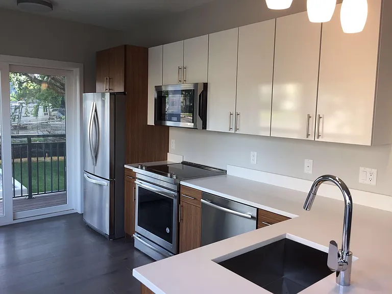 999 Hancock St #209 — Photo 4
