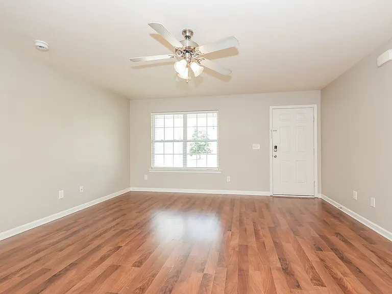 2014 Cobblestone Dr — Photo 3