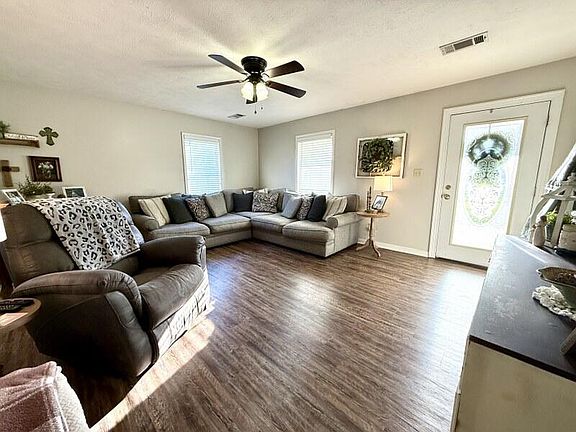 2nd image of 210 Ivie Ln