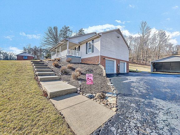 3rd image of 202 Brookledge Dr