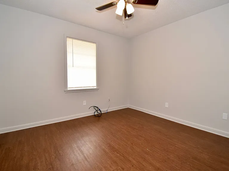 622 Center St — Photo 11