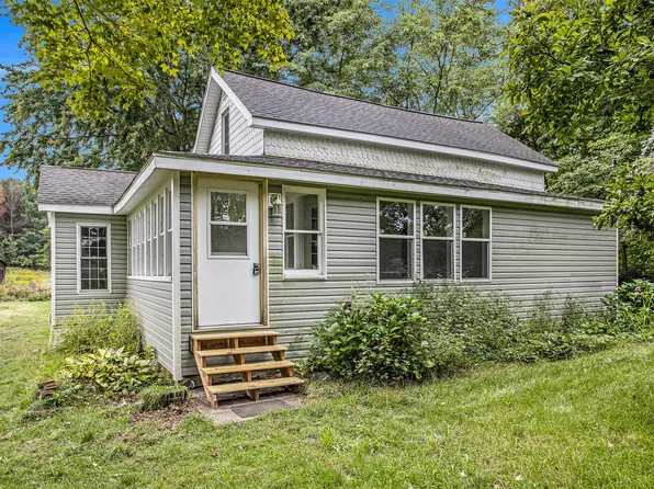 2122 Coats Grove Rd, Hastings, MI 49058