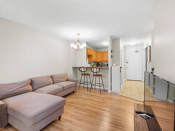 4th image of 88 W Schiller St APT 1203