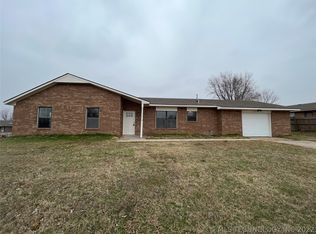 18333 Hilltop Cir, Tahlequah, OK 74464