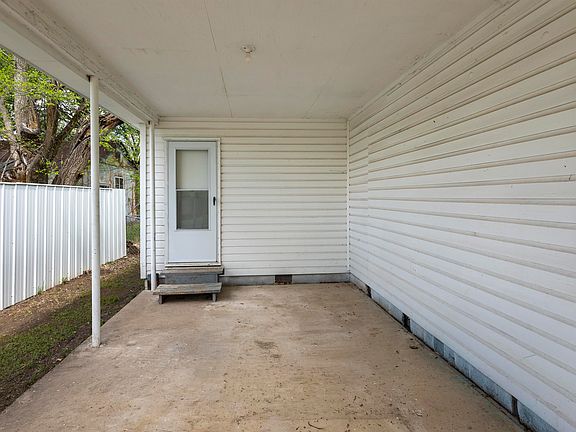 5th image of 109 W Hickory Ave