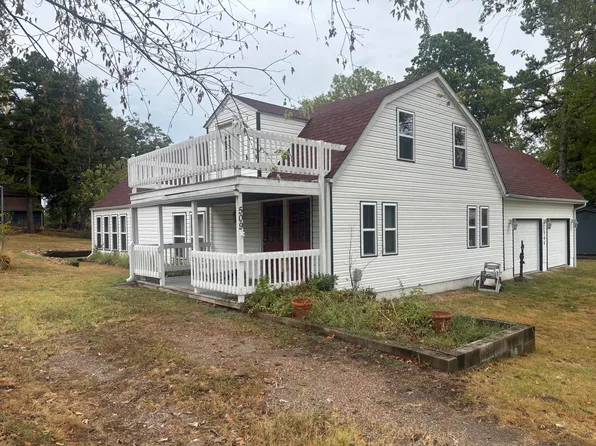 509 W 5th St, Grove, OK 74344