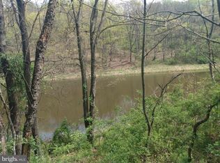 11 Cannon Dr, Berkeley Springs, WV 25411