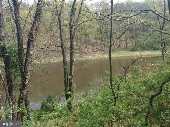 11 Cannon Dr, Berkeley Springs, WV 25411