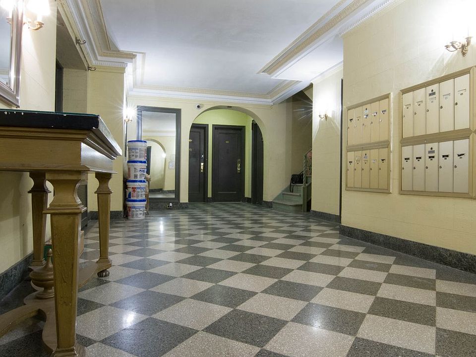 2nd image of 133 W 71st St APT 4C