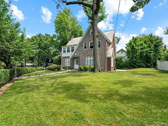 3rd image of 2 Rockland Avenue