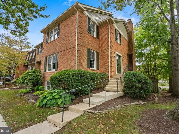 8265 Cedar Landing Ct, Alexandria, VA 22306