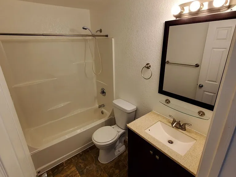 1015 5th Ave SW #14 — Photo 10